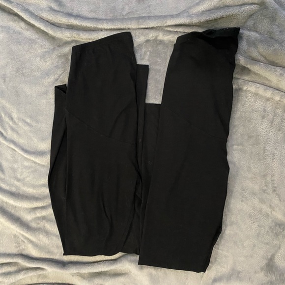 Gently used maternity pants - Picture 9 of 9